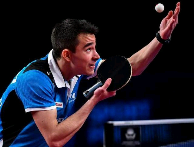 的聚光灯下 的聚光灯下